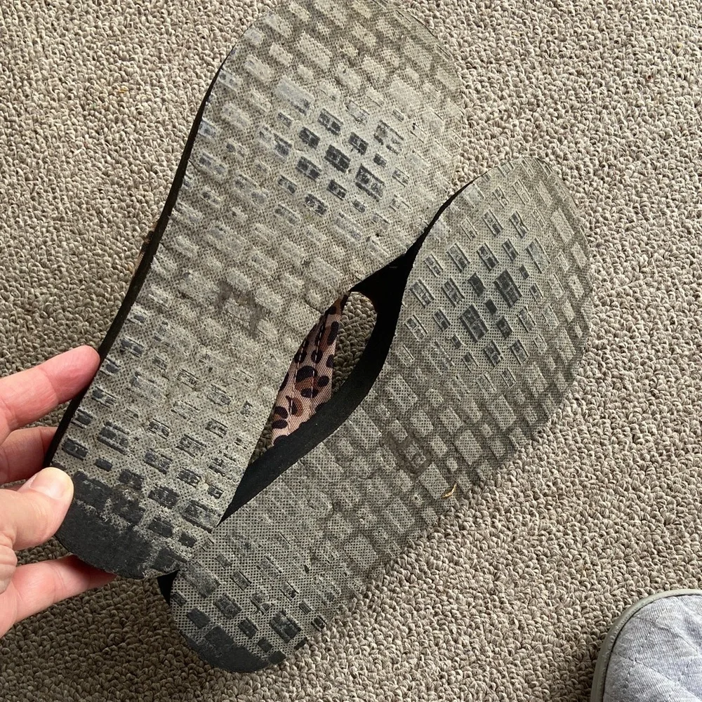 Tommy Hilfiger Black Footbed Flip Flops with Leopard-Print Straps - Picture 4 of 4